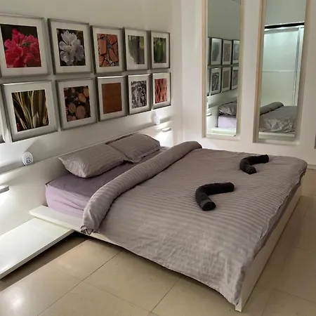 Apartment Luxury 2 Bedroom Centre Penthouse *
