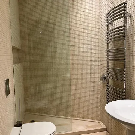 Apartment Luxury 2 Bedroom Centre Penthouse *