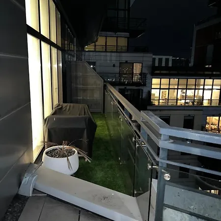 Luxury 2 Bedroom Centre Penthouse Apartment